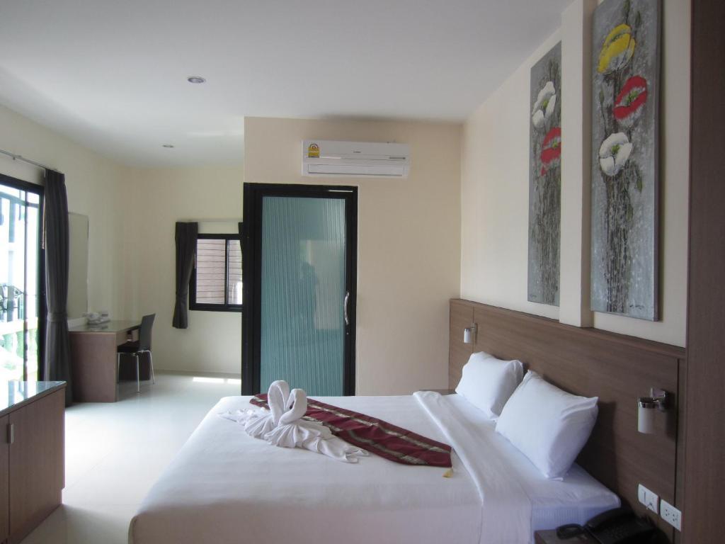 The Wave Hotel Patong Sha Phuket Room photo